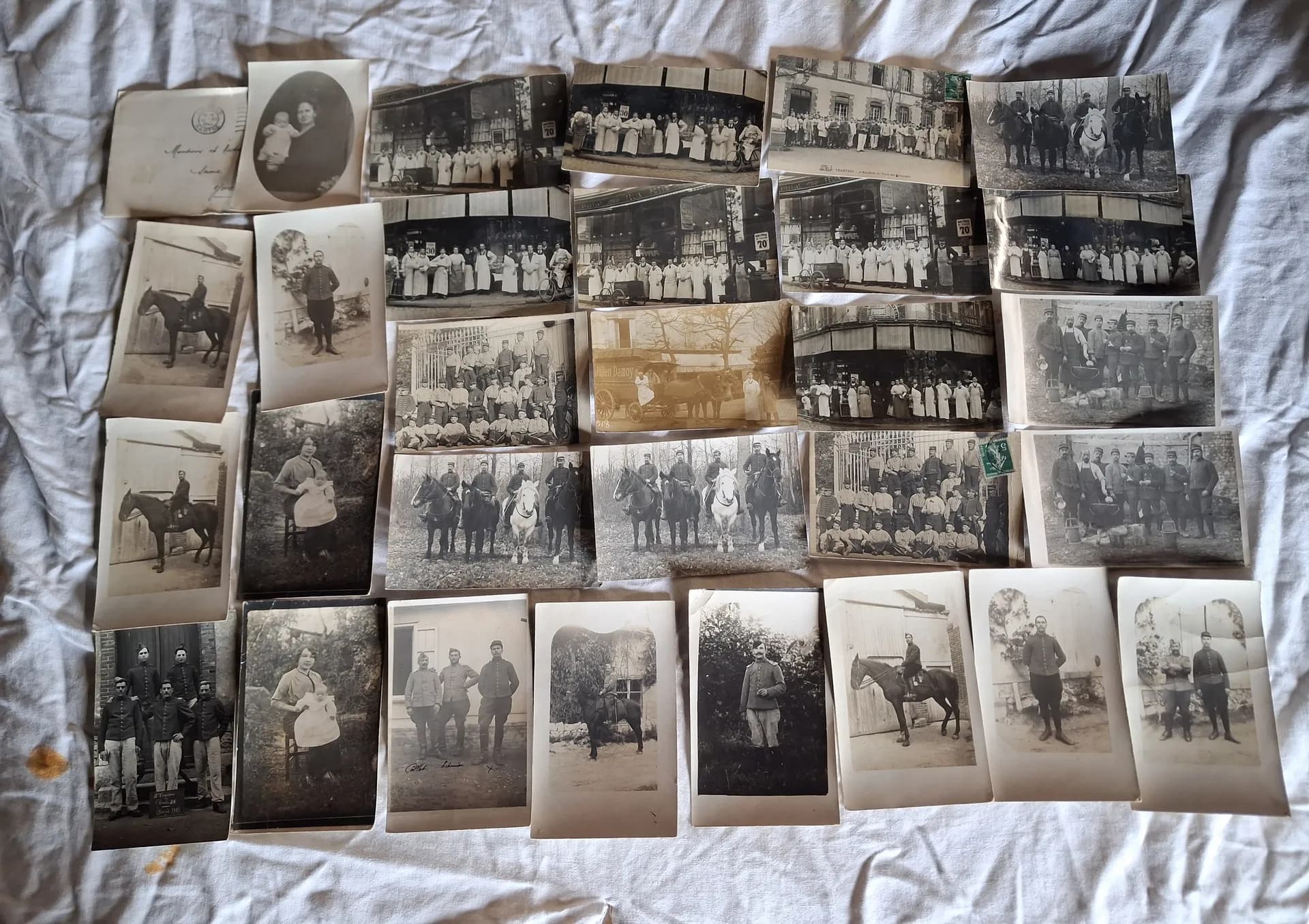 Lot 80 photos. Photos cartes - 1