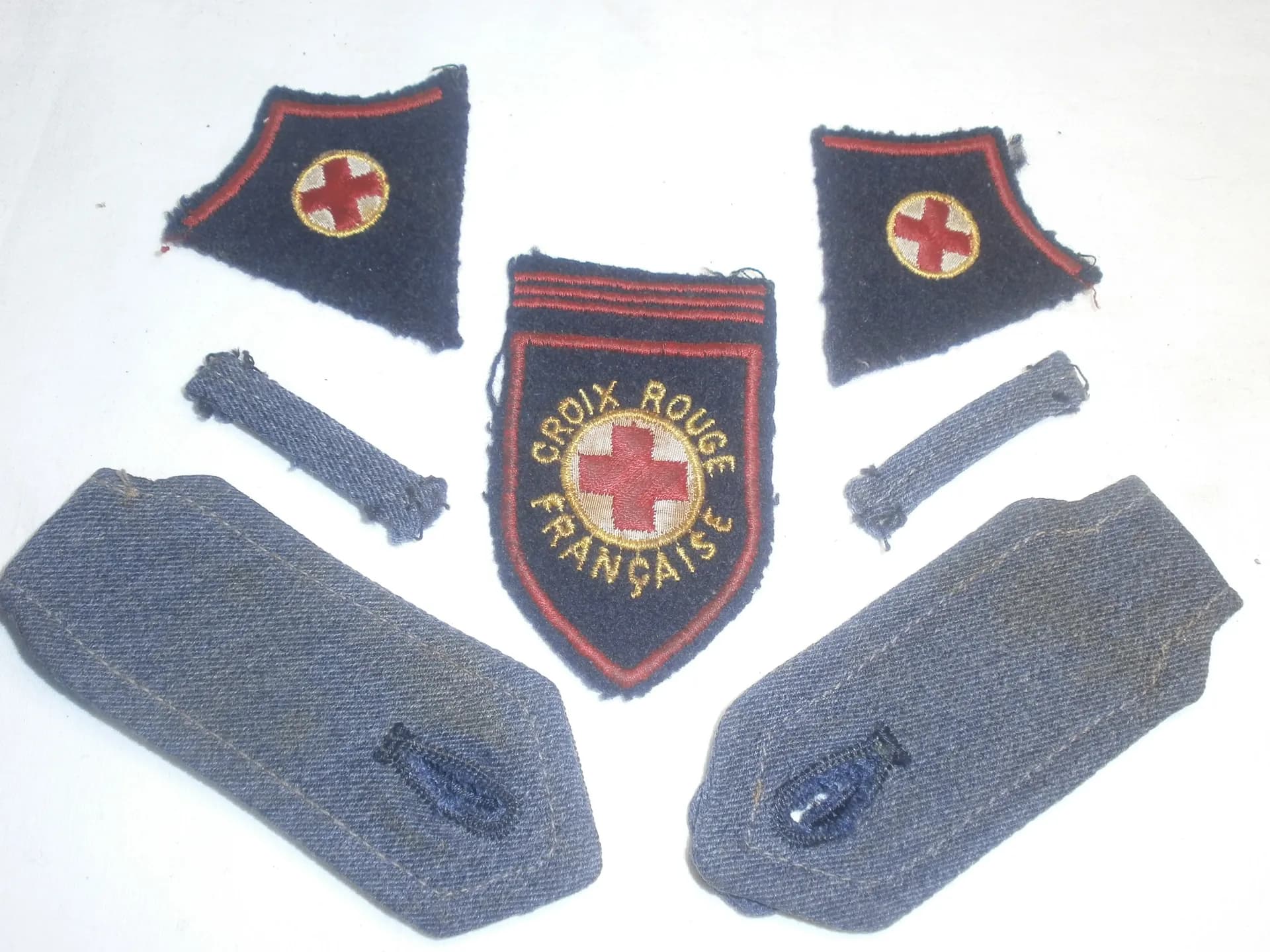 lot d insignes de la Croix rouge française - 1