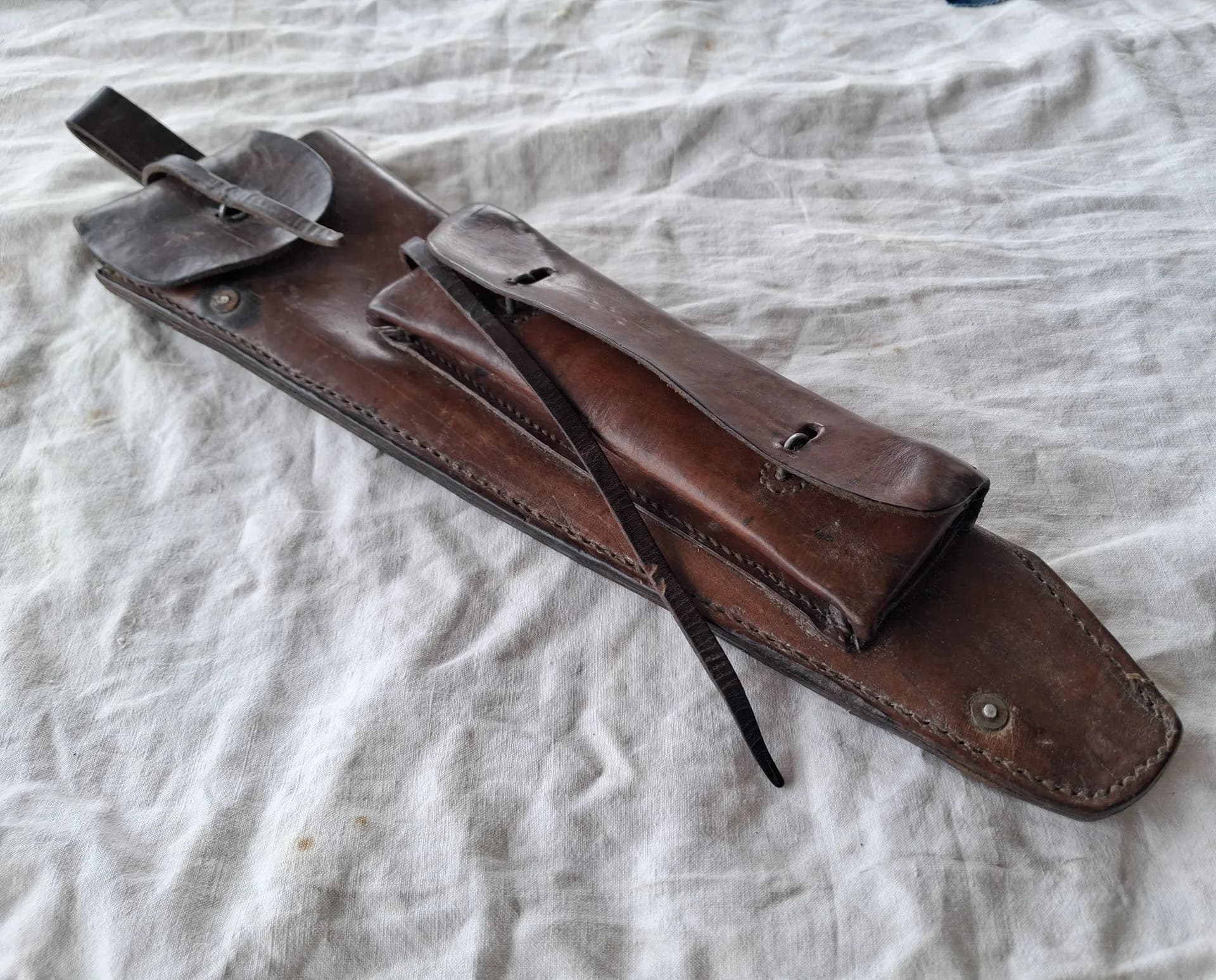 Etui cuir mod 1929 pour scie  - 1
