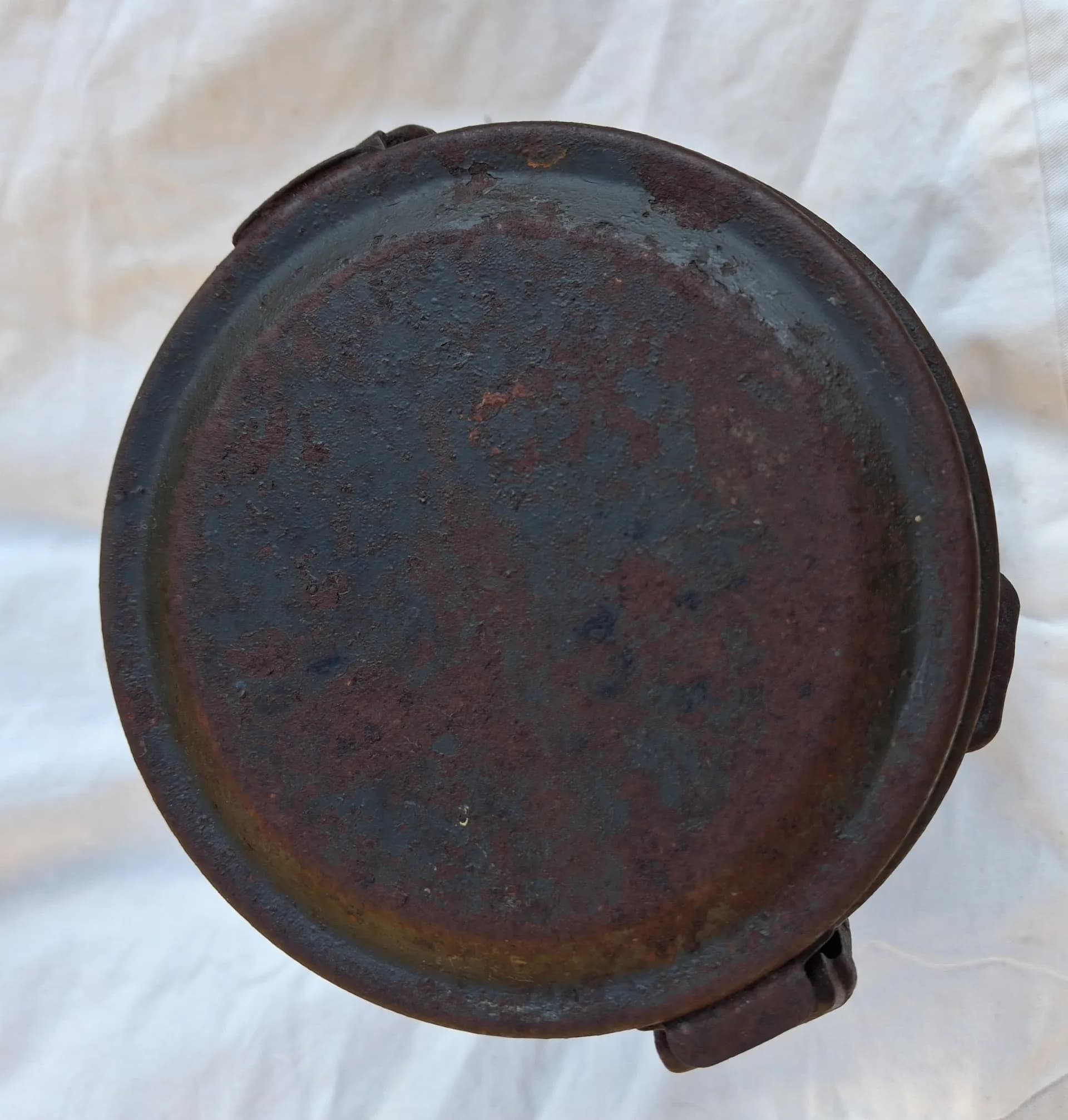 Boîtier de masque à  gaz nominatif .1935 - 8