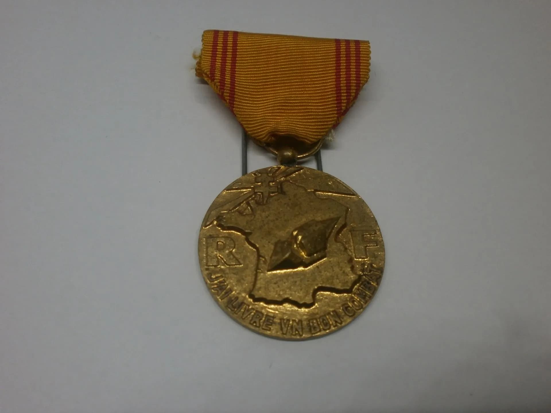 médaille aux réfractaires STO - 1
