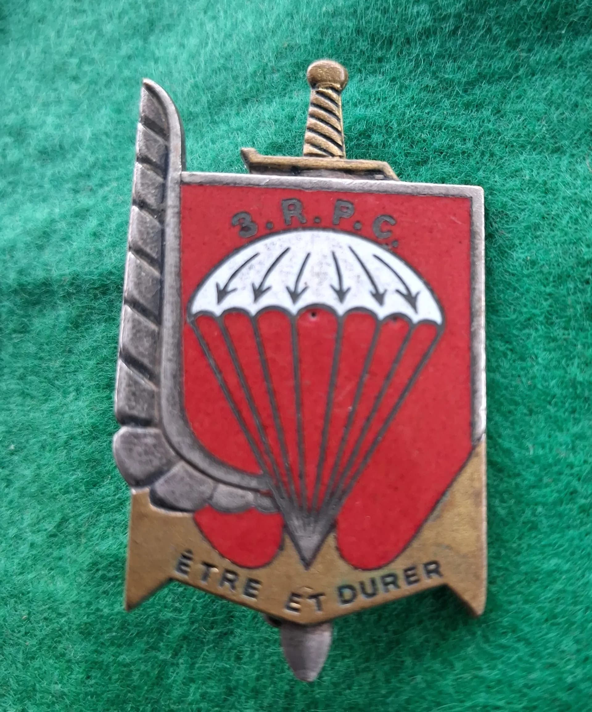 . Insigne du 3ème RPC (régiment de parachutistes coloniaux ). Régiment Bigeard - 1