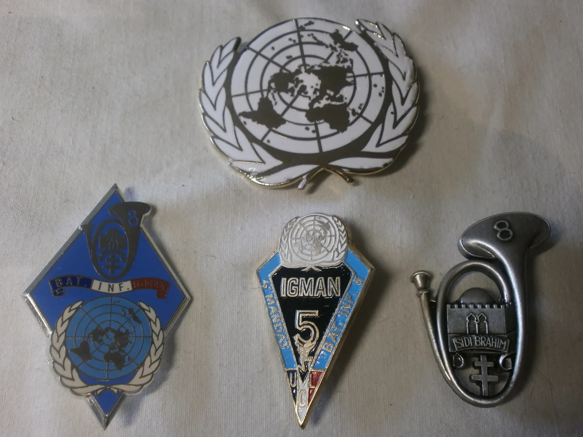 lot d'insignes du 8e groupe de chasseurs en Ex-Yougoslavie - 4