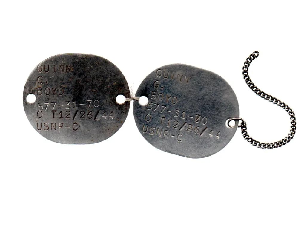 2 plaques d'identité (Dog Tag) d'un marin (USN)  T 12/26/44 - 1