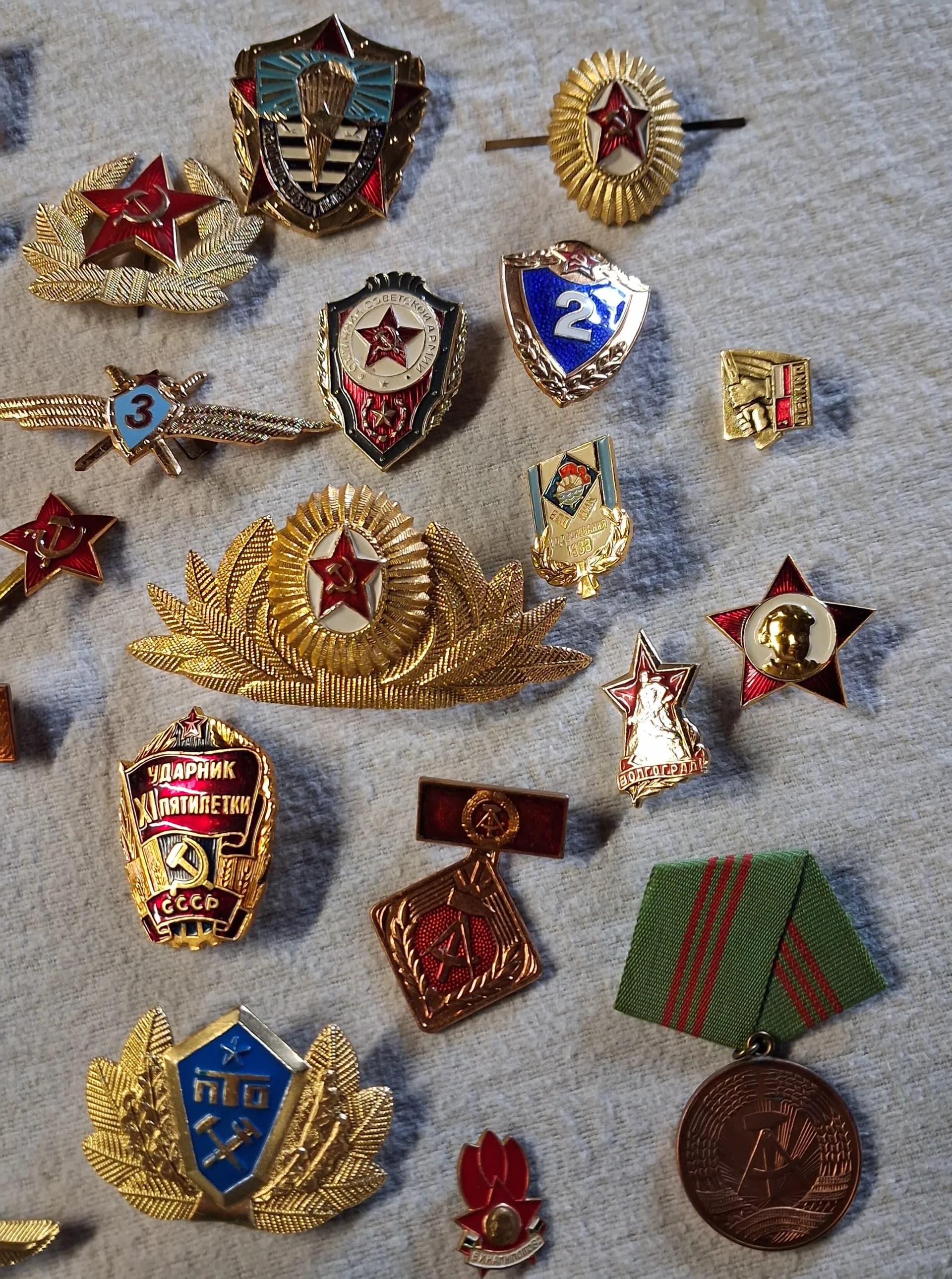 Lot insignes et médaille ancien bloc de l Estt - 3