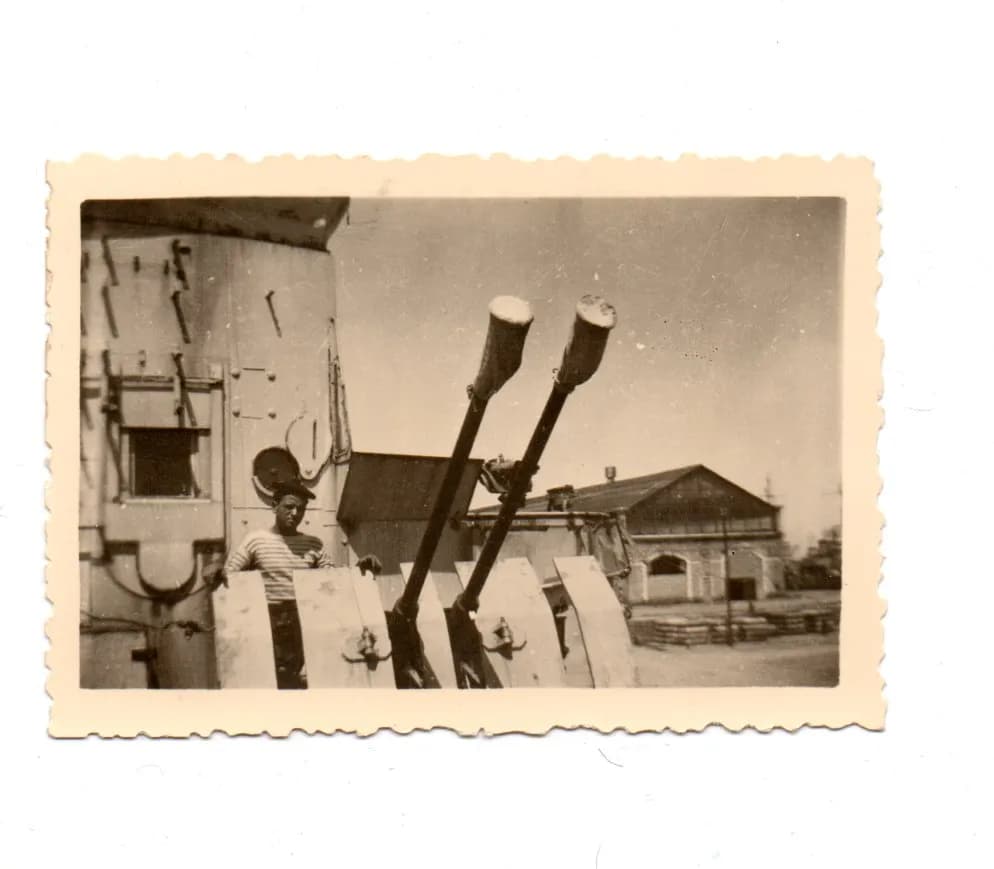 7 photos : 2 ex contre-torpilleurs allemands à Rouen, Cherbourg et Toulon 1946 - 1947 - 6