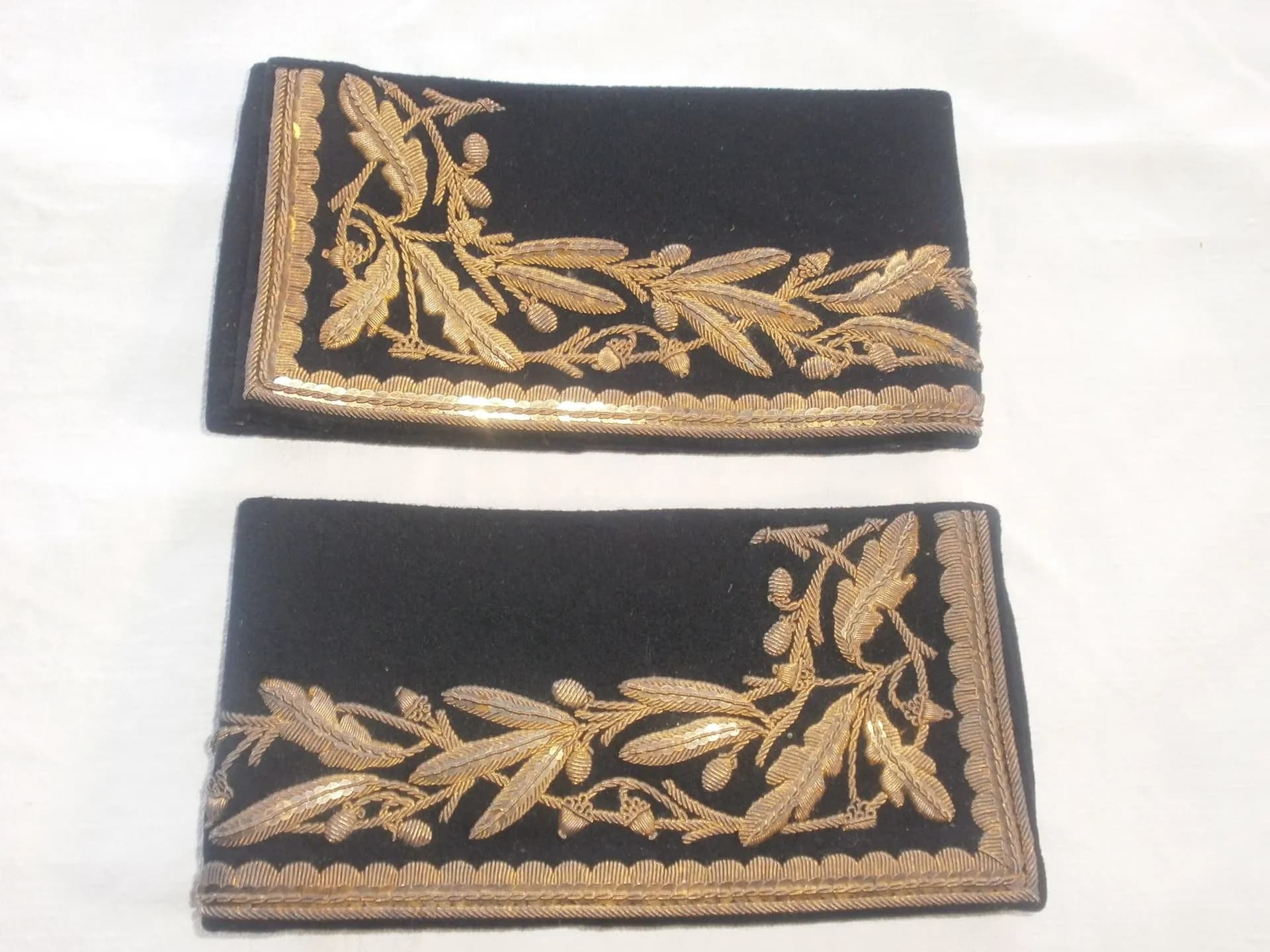 casquette, insignes et ceinturon d'un administrateur colonial - 7