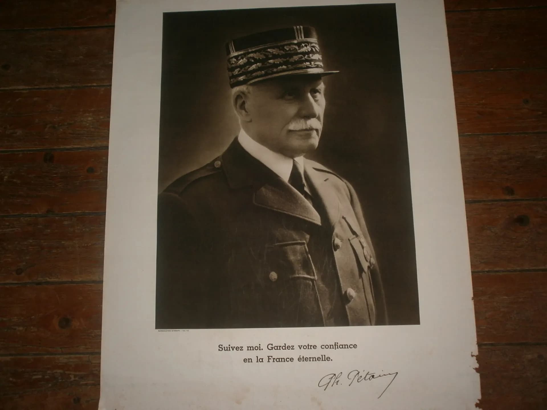 Affiche : Portrait officiel du maréchal Pétain - 2