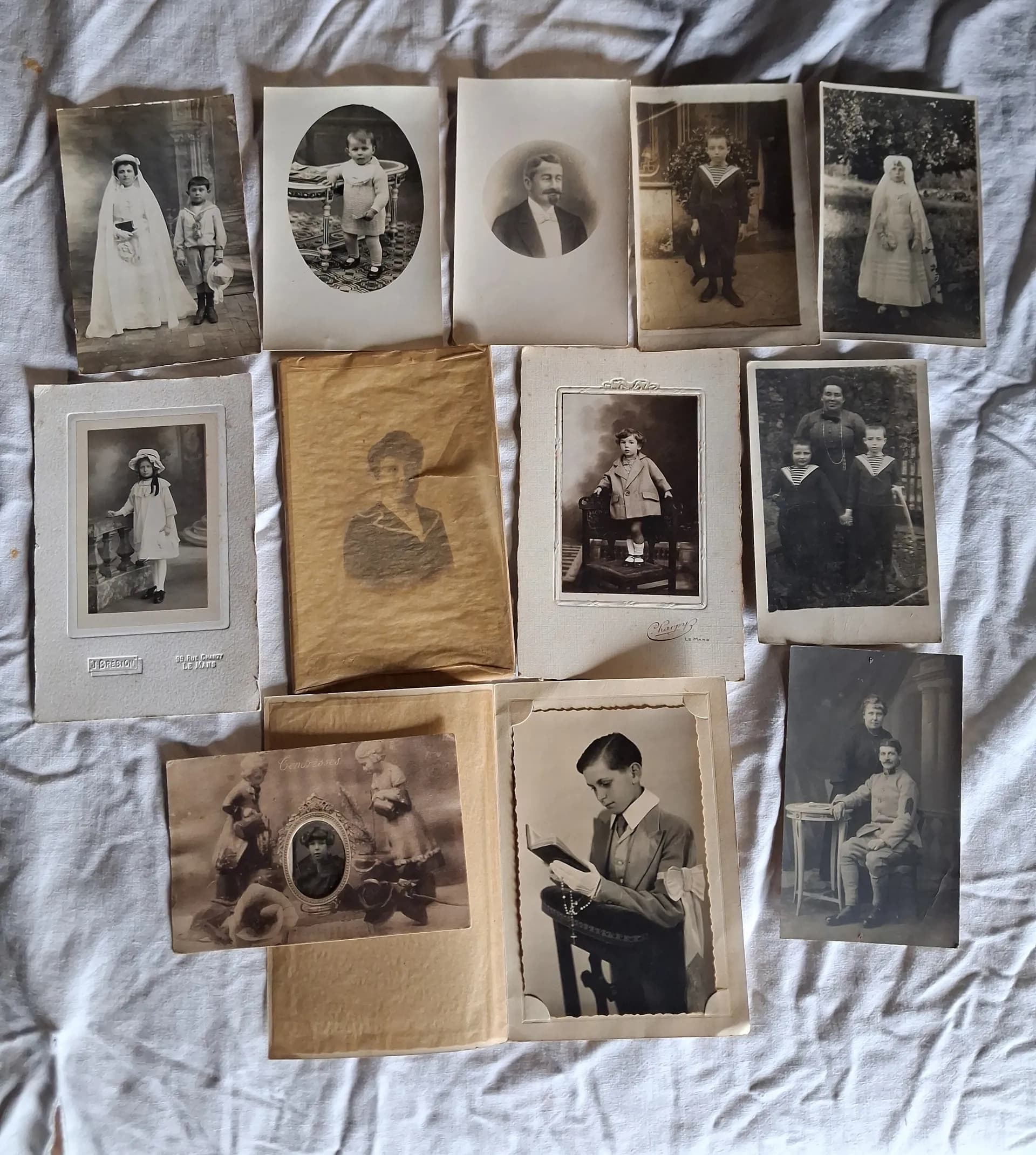 Lot 80 photos. Photos cartes - 2