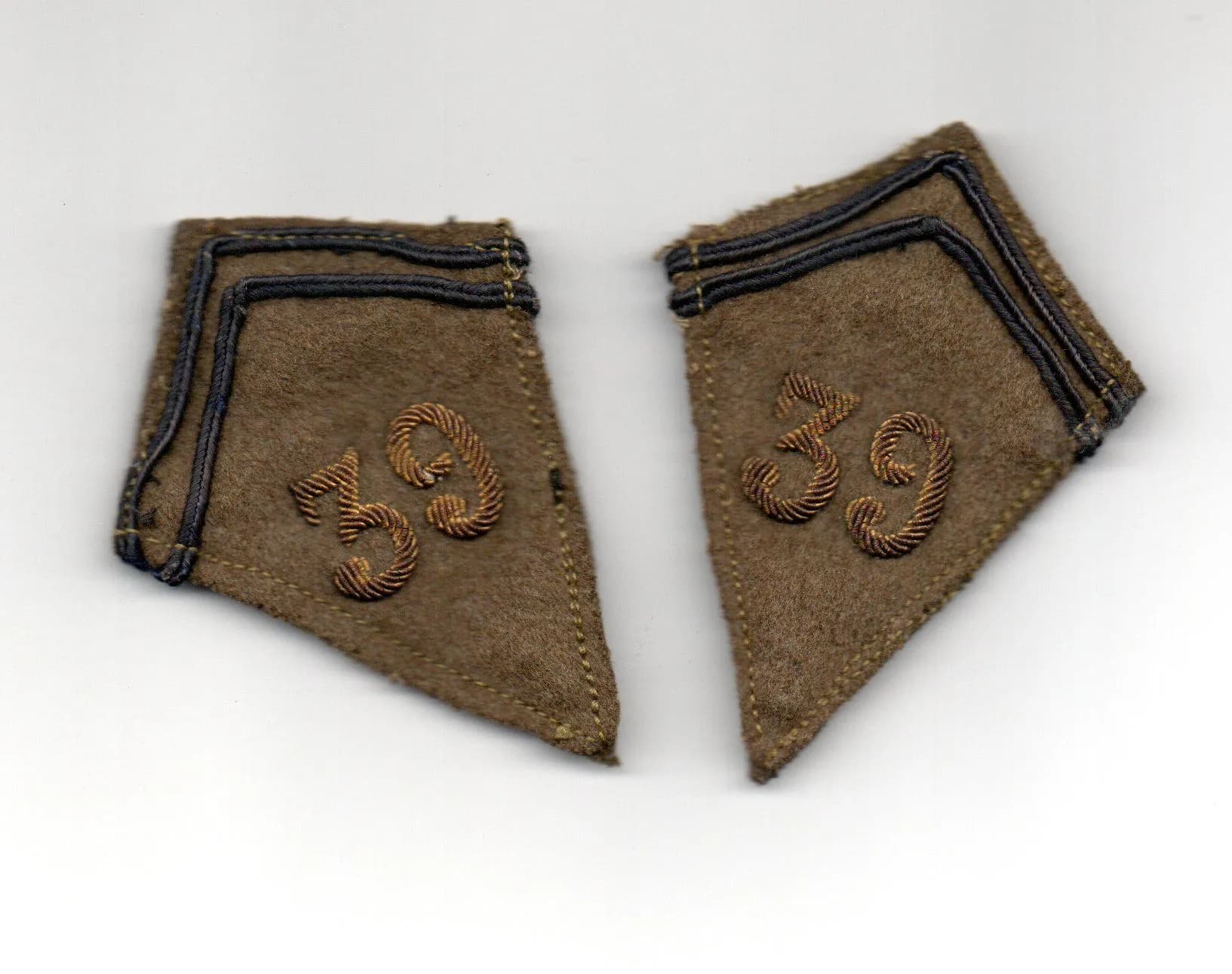 paire de pattes de col officier du 39e régiment d'infanterie col aiglon - 1