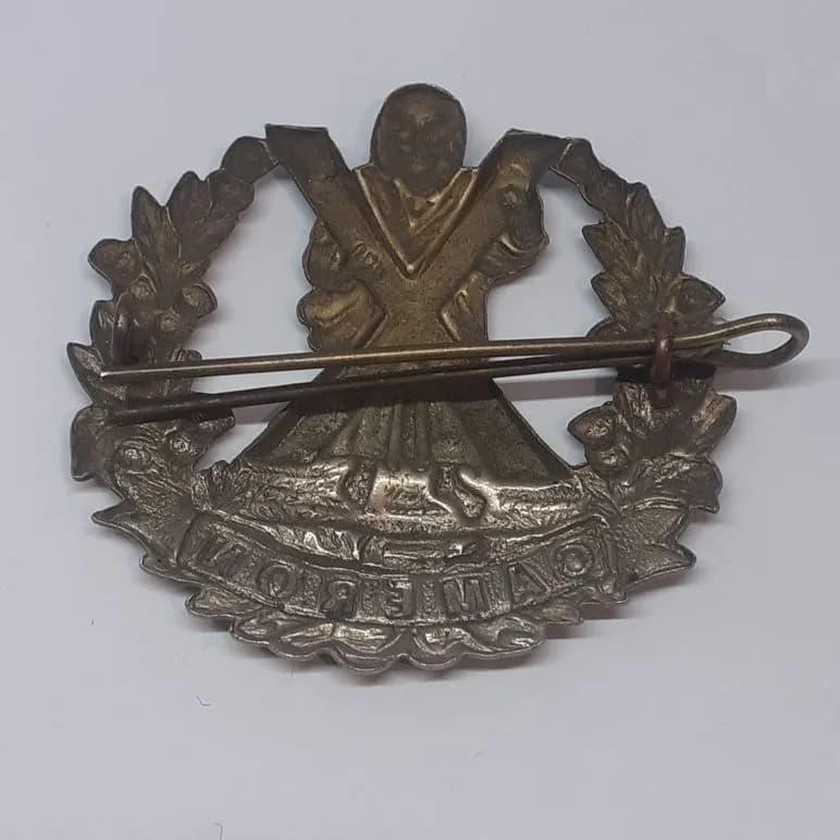 cap badge "Queen's Own Cameron Highlanders" - 2