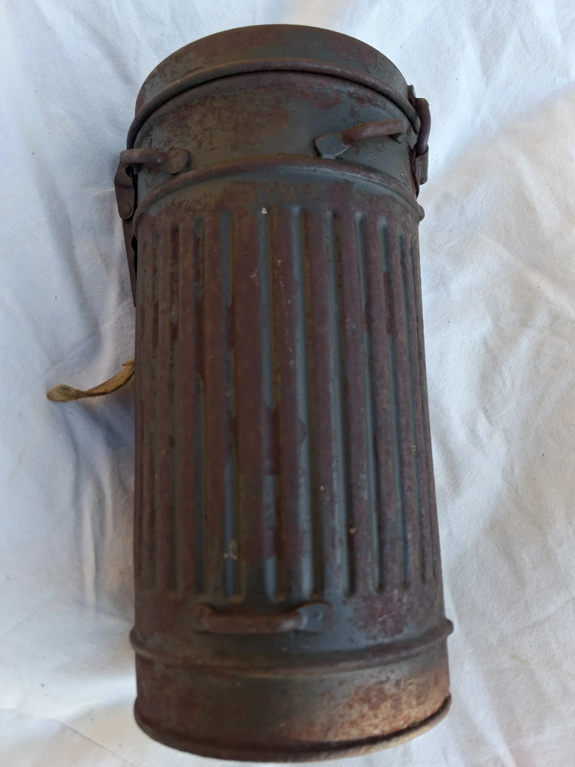 Boîtier de masque à  gaz nominatif .1935 - 3