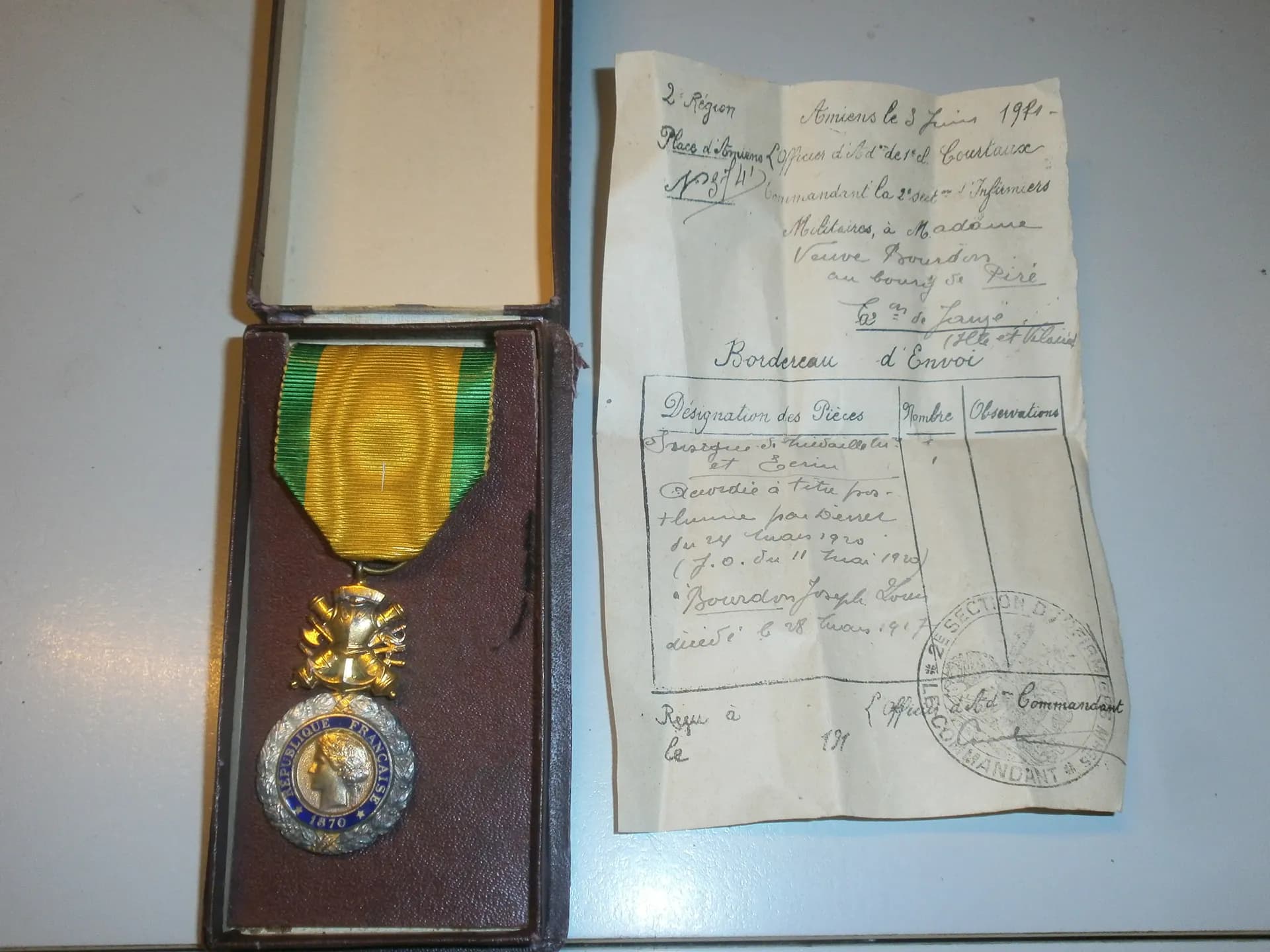 médaille militaire et bordereau d'envoi à la veuve de guerre - 2