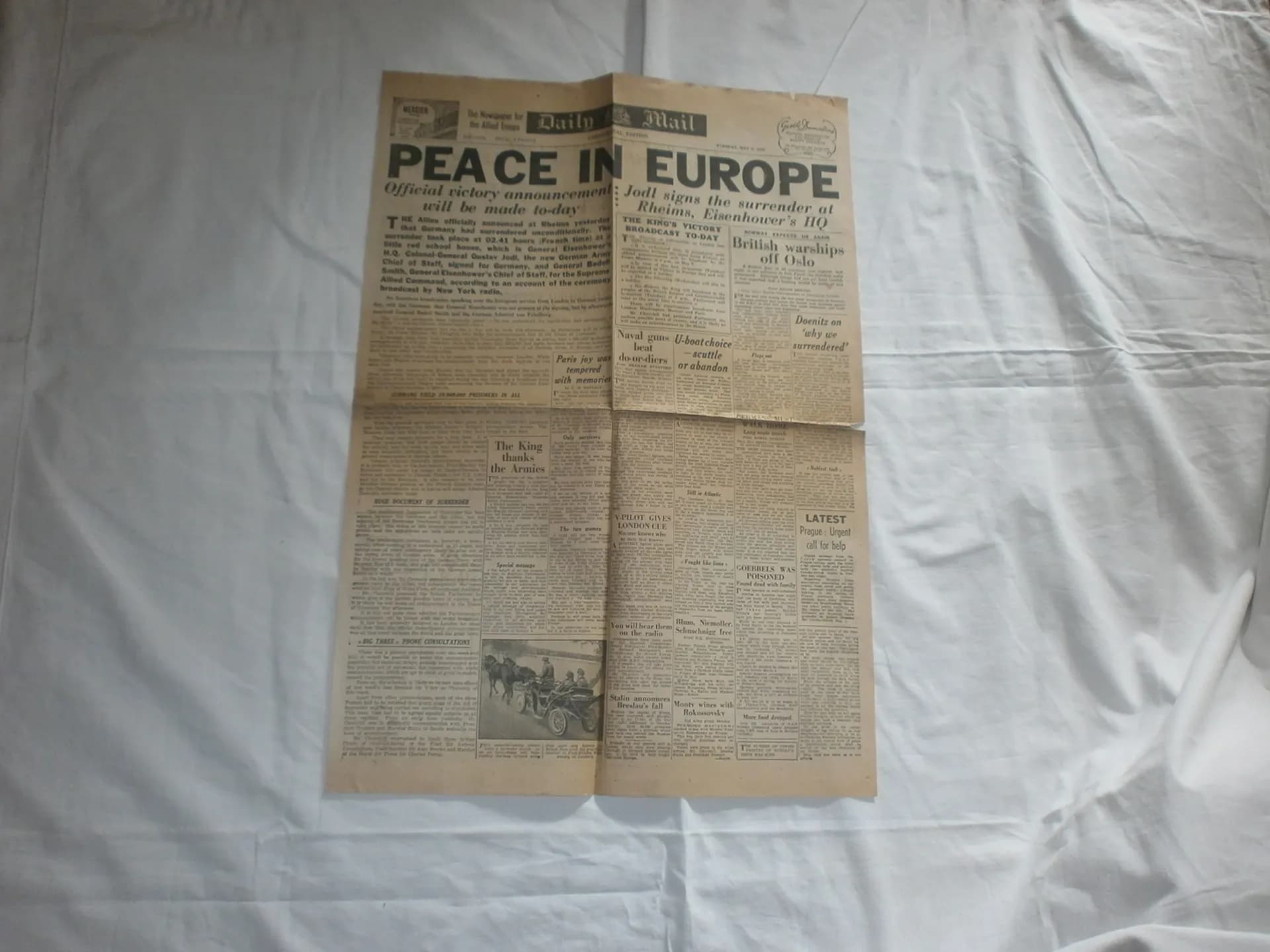 Journal "Daily mail" pour troupes alliées du 8 mai 1945. Edition en anglais mais imprimé en France - 8