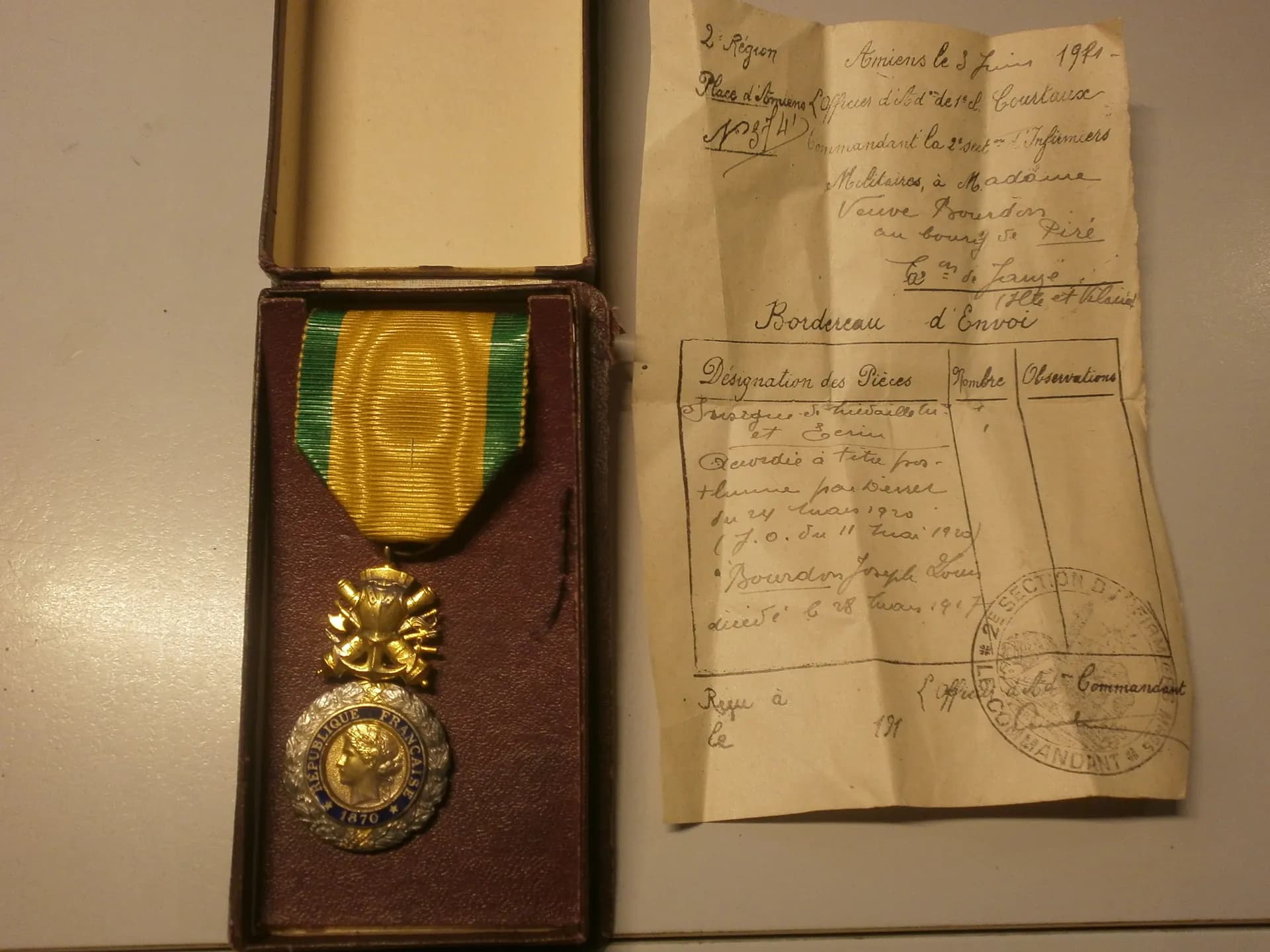 médaille militaire et bordereau d'envoi à la veuve de guerre - 1