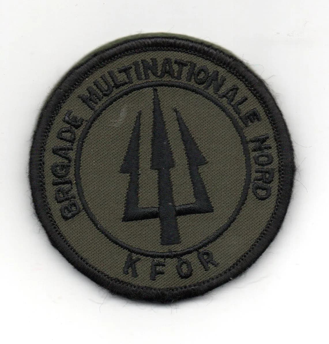 insigne de bras. Patch KFOR opération trident. Brigade Multinationale Nord - 1