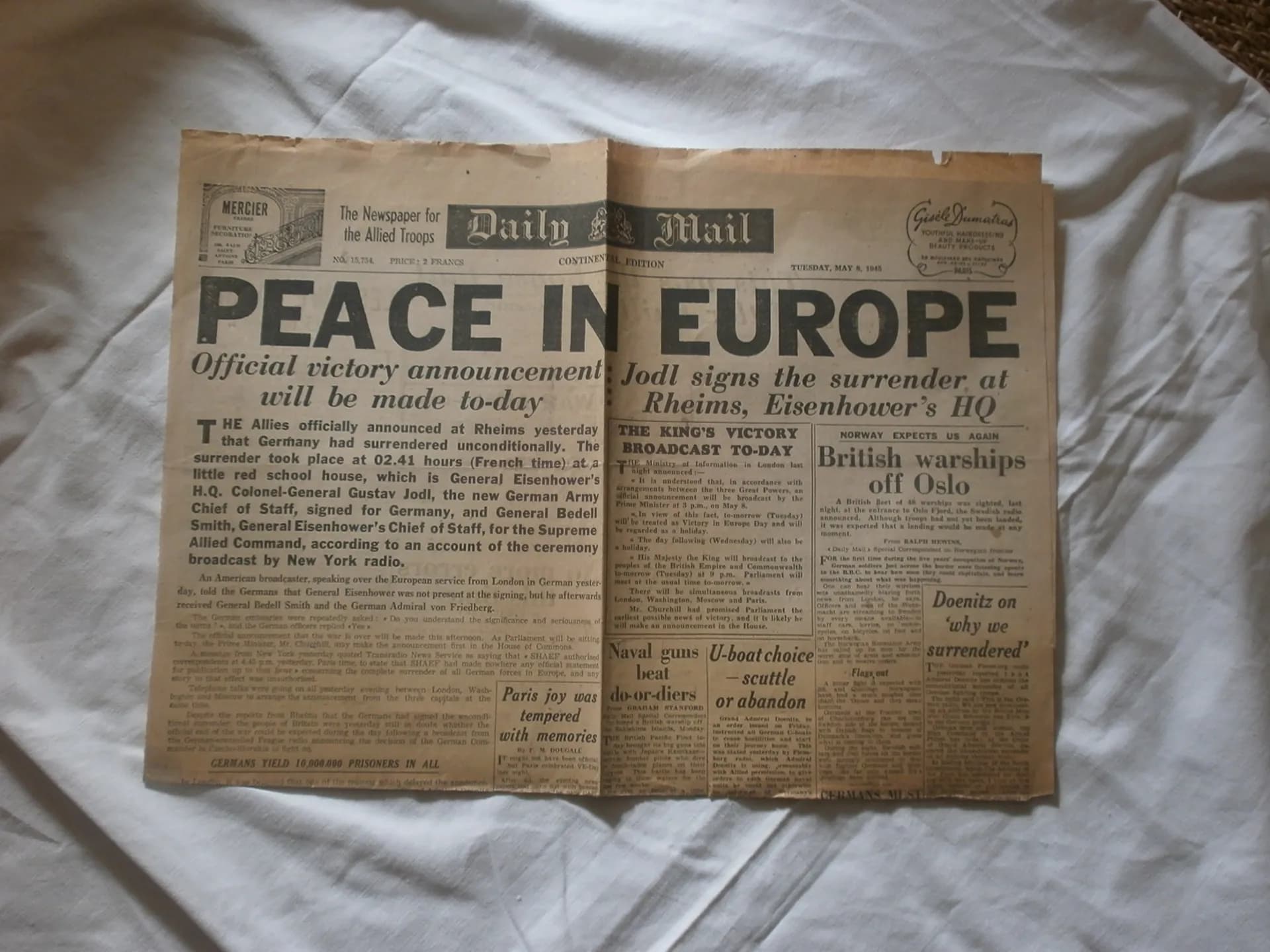 Journal "Daily mail" pour troupes alliées du 8 mai 1945. Edition en anglais mais imprimé en France - 1