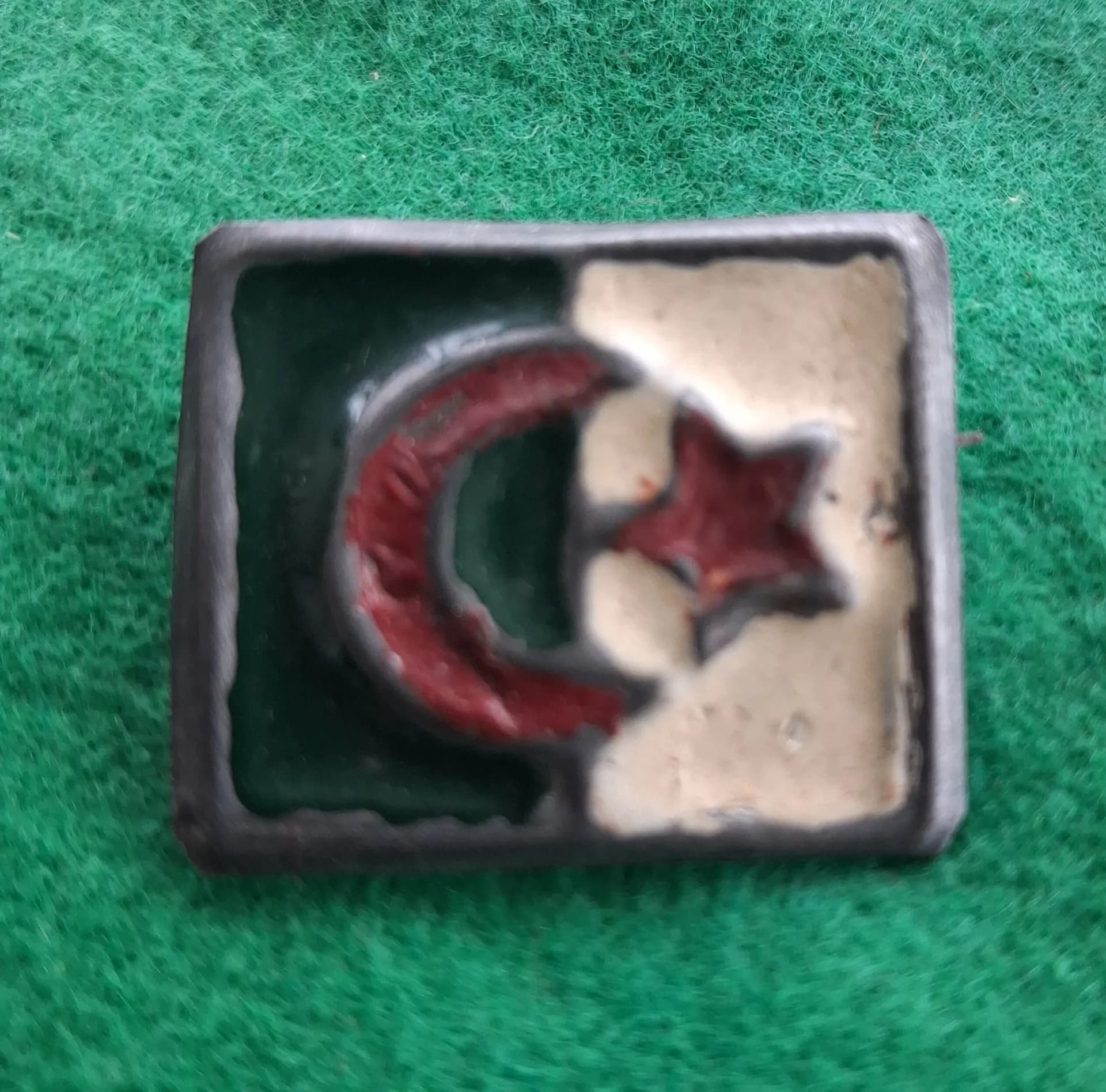 Insigne artisanal du FLN. Guerre d Algérie  - 1