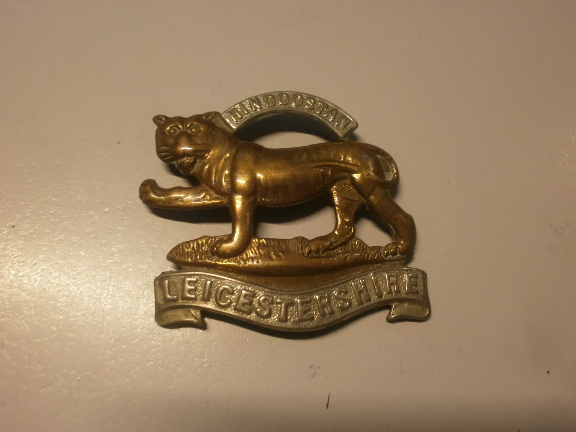 insigne de béret (Cap badge) du Leicestershire régiment - 1
