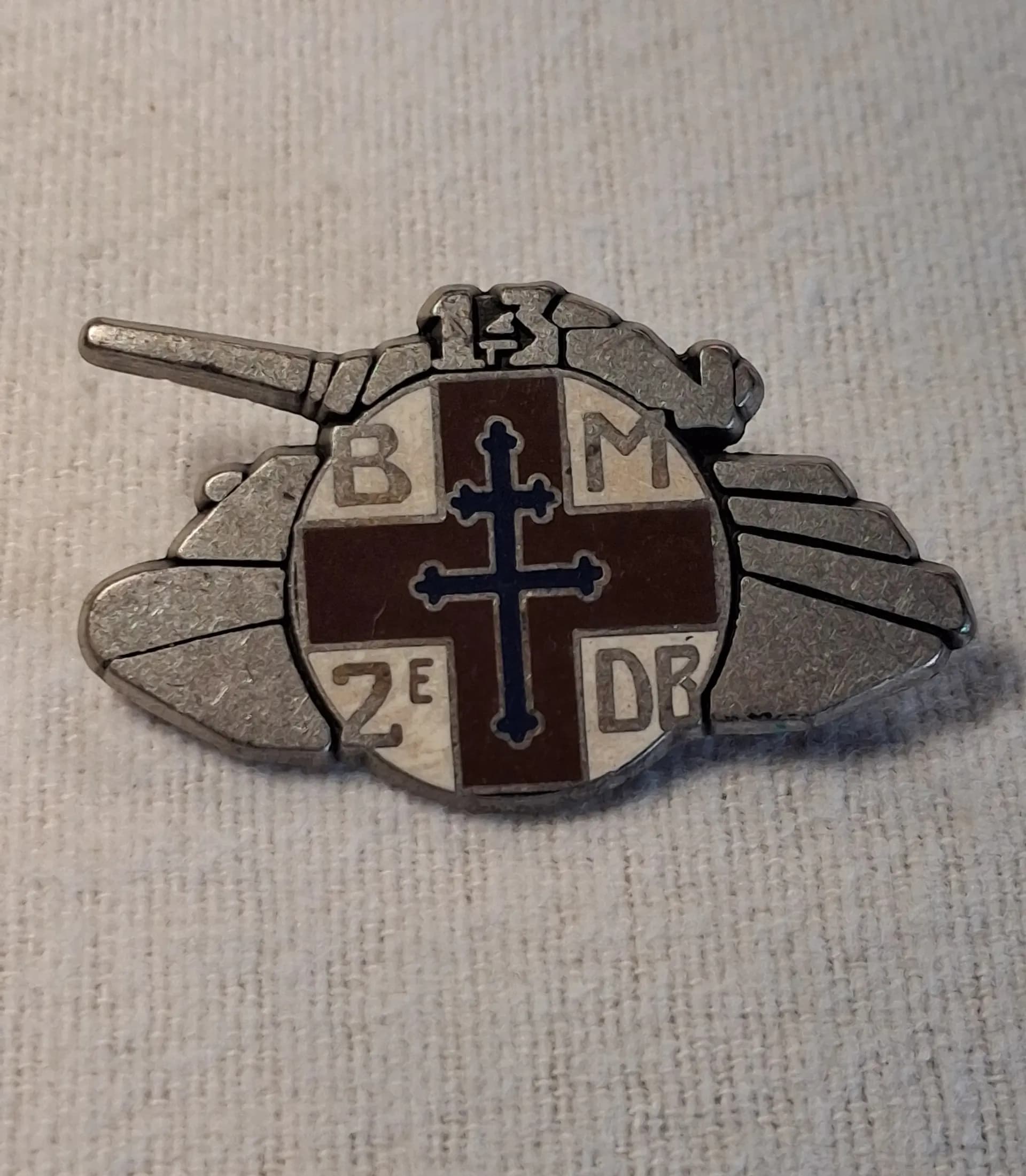 Insigne 13e bataillon médical 2e DB refrappe - 1