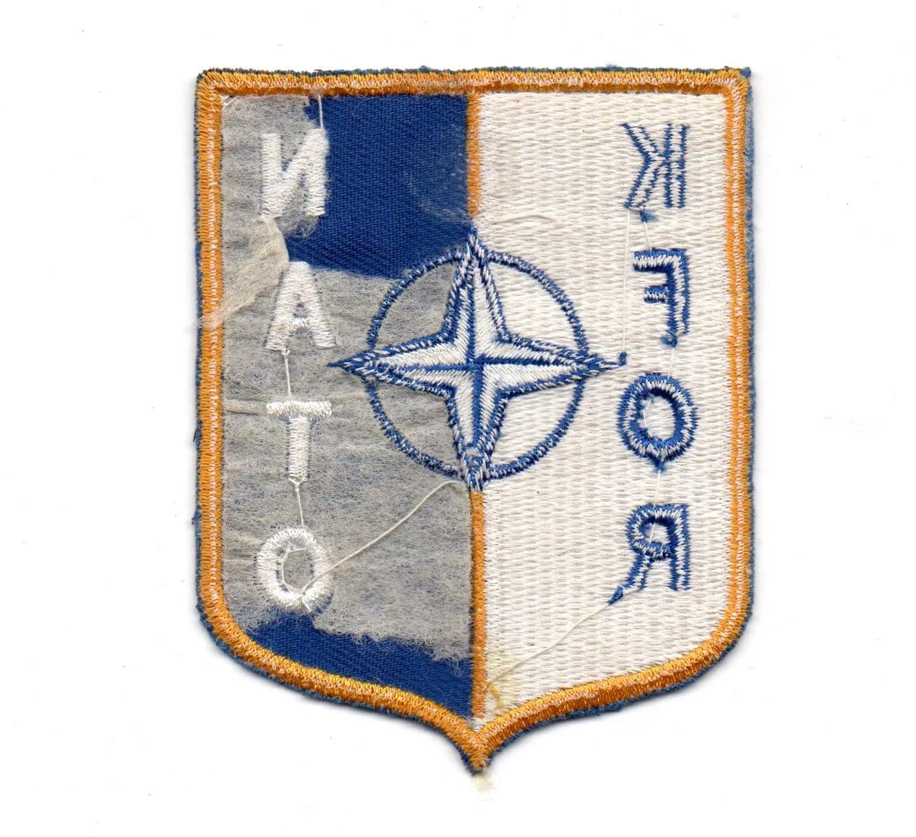 insigne de bras. Patch KFOR  / NATO - 2