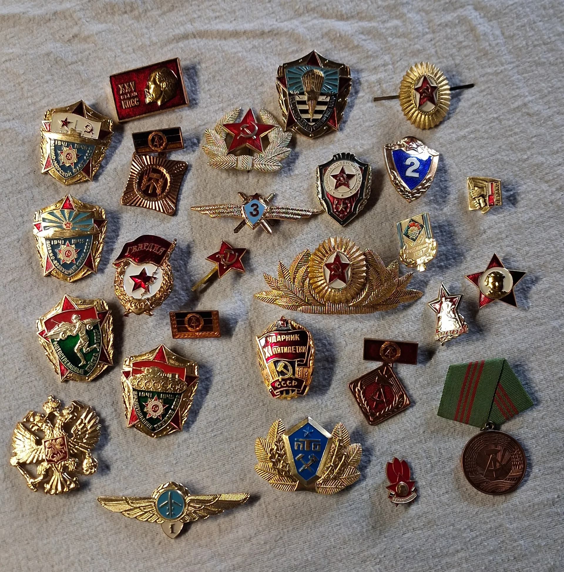 Lot insignes et médaille ancien bloc de l Estt - 1